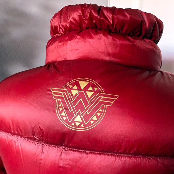 SUPER RARE! Wonder Woman Down Puffer Jacket - M - Picture 10 of 10